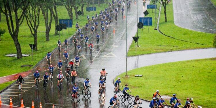 Chuva foi atração a mais para passeio de ciclistas