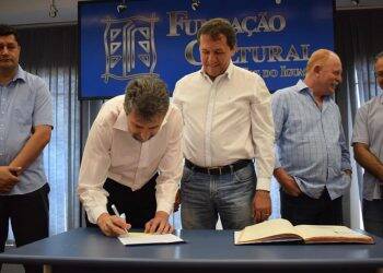 Bobato assume a prefeitura por sete dias durante viagem de Chico à Espanha