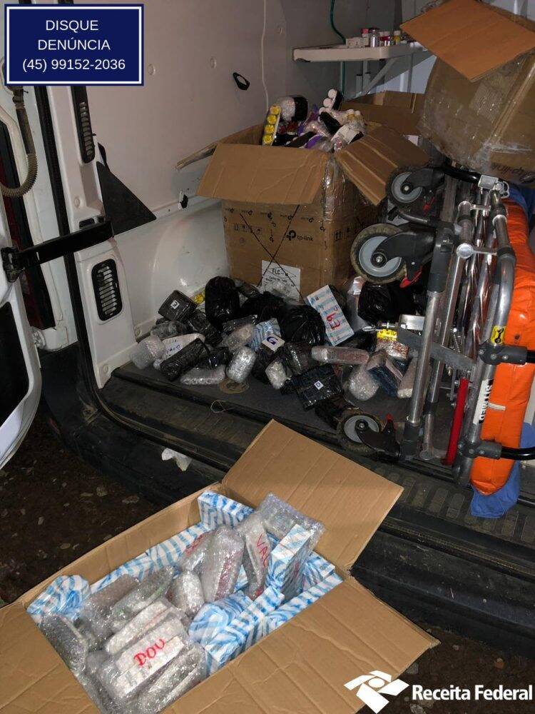 Mais de R$ 290 mil em medicamentos foram encontrados em ambulância oficial retida pela Receita Federal