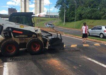 Lombada instalada a menos de um dia na Avenida Paraná precisou ser refeita