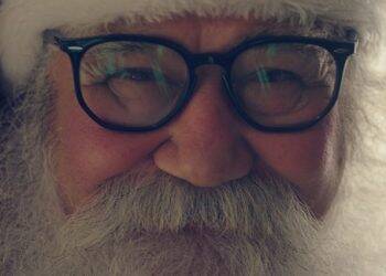 Óticas Carol oferece óculos gratuitos para Papais Noéis de todo o Brasil