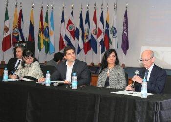 Parlasul entrega documento que reconhece a Unila como universidade de interesse do Mercosul