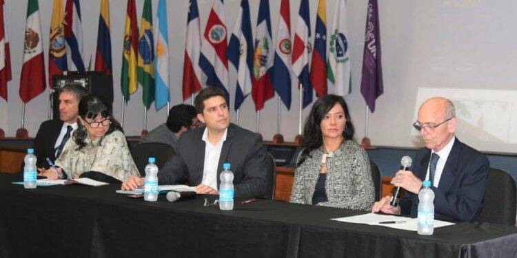 Parlasul entrega documento que reconhece a Unila como universidade de interesse do Mercosul