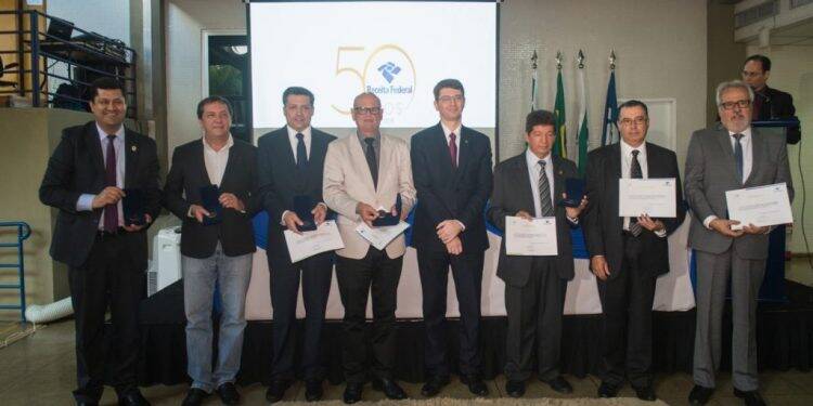 Receita Federal completa 50 anos e faz homenagem a dirigentes do Codefoz