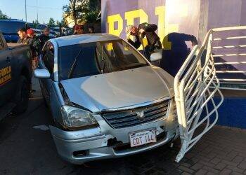 Traficante bate carro no posto da PRF na Ponte da Amizade
