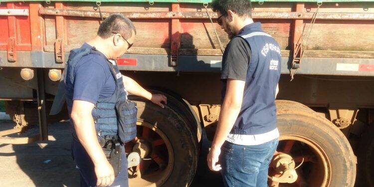 Fiscalização na aduana com a Argentina apreende carreta com problemas de freio