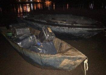 Policiais federais são recebidos à tiros por contrabandistas no Rio Paraná