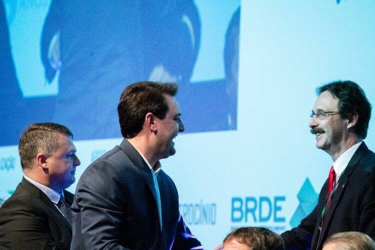 Ratinho Júnior quer parceria da Itaipu para retomar projeto de integração dos oceanos Atlântico e Pacífico