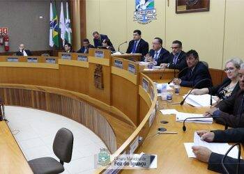 Vereadores de Foz do Iguaçu rejeitam aumento de salário