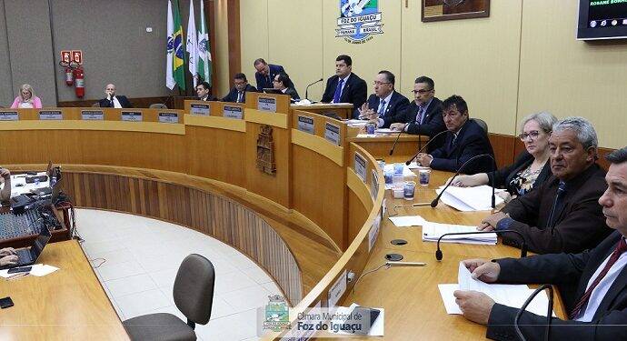 Vereadores de Foz do Iguaçu rejeitam aumento de salário