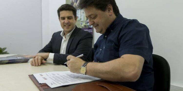 Unila e Idesf assinam convênio para pesquisas na tríplice fronteira