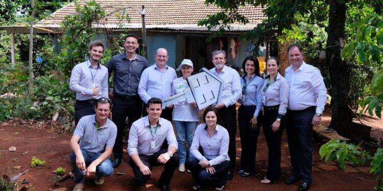 Sicredi Vanguarda entrega carros e casa da campanha 35 Anos de Histórias Cooperativas