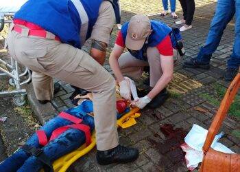Adolescente é esfaqueada por outra jovem no centro de Foz do Iguaçu