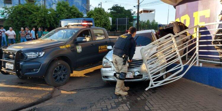 Traficante bate carro no posto da PRF na Ponte da Amizade