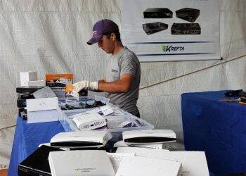 Receita Federal destrói 100 mil decodificadores piratas de TV por assinatura
