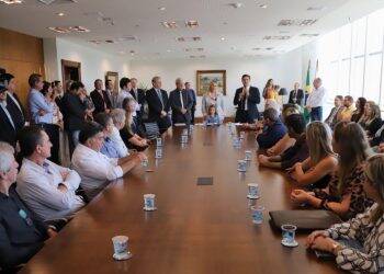 Governadora anuncia construção de casas populares em Foz e mais 45 cidades