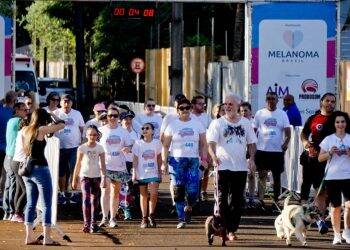 Mais de 500 pessoas participam de evento de alerta sobre o melanoma, em Foz do Iguaçu