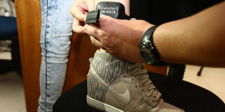 Estado vai adquirir 12 mil tornozeleiras para monitorar presos