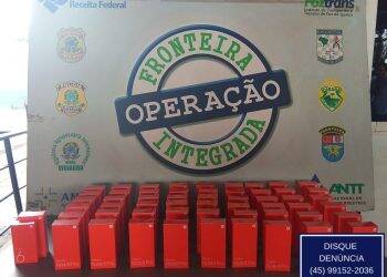 Smartphones em fundo falso são apreendidos na Ponte da Amizade