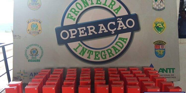 Smartphones em fundo falso são apreendidos na Ponte da Amizade