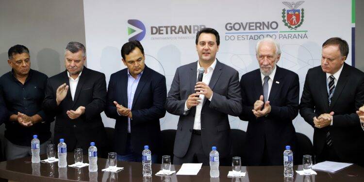 Governador anuncia redução de preços de serviços do Detran