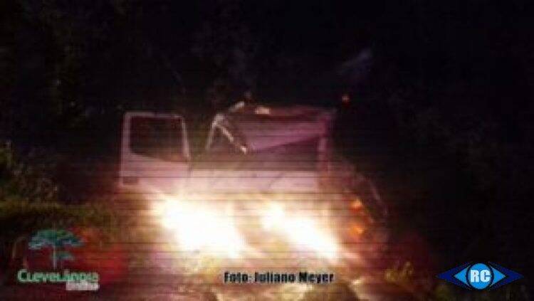 Cinco pessoas morrem em acidente com ônibus da Catarinense que fazia linha Lages/Foz do Iguaçu