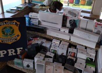 PRF apreende eletrônicos escondidos dentro de ar condicionado