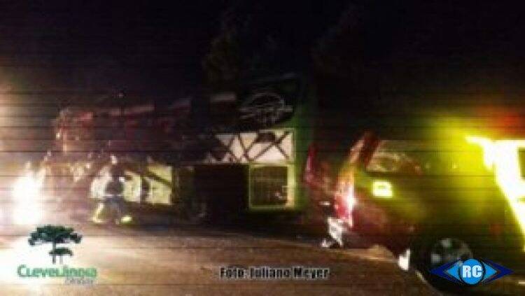 Cinco pessoas morrem em acidente com ônibus da Catarinense que fazia linha Lages/Foz do Iguaçu