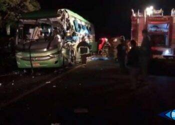 Cinco pessoas morrem em acidente com ônibus da Catarinense que fazia linha Lages/Foz do Iguaçu