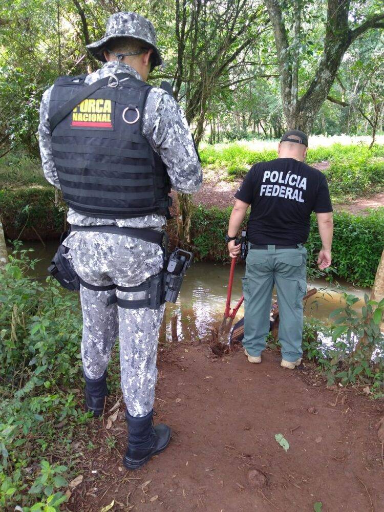 Ação policial destrói passagens clandestinas em Santo Antônio do Sudoeste.