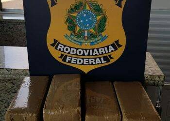 PRF encontra droga em ônibus