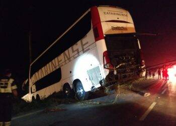 Ônibus que saiu de Foz para o Rio se acidenta em Imbituva