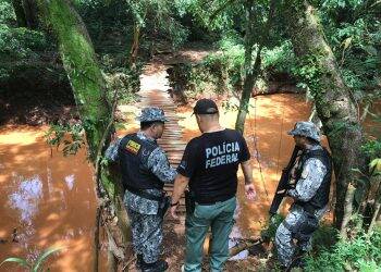Ação policial destrói passagens clandestinas em Santo Antônio do Sudoeste.