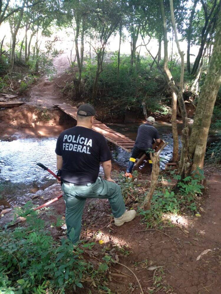 Ação policial destrói passagens clandestinas em Santo Antônio do Sudoeste.