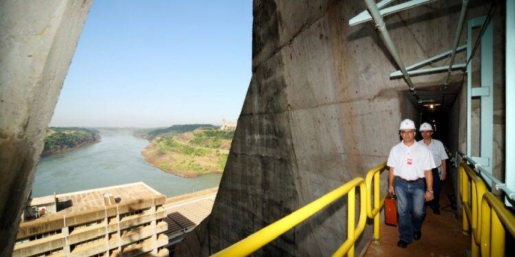 Saiba a diferença entre barragens de hidrelétricas e barragens de rejeitos
