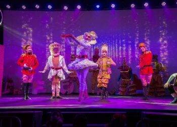 Programação do natal de foz é retomada na praça da paz