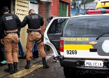 Possível ponto de venda de drogas é averiguado pela Polícia Militar