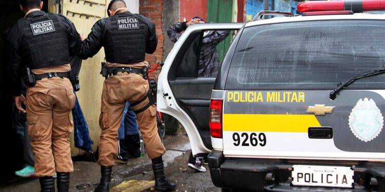 Possível ponto de venda de drogas é averiguado pela Polícia Militar
