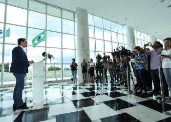 Ratinho Junior congela o próprio salário, do vice e dos secretários