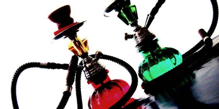 Câmara promulga lei que atualiza regulamentação para tabacarias e casas de arguile em Foz