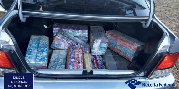 Veículo paraguaio carregado com maconha foi apreendido na Ponte da Amizade