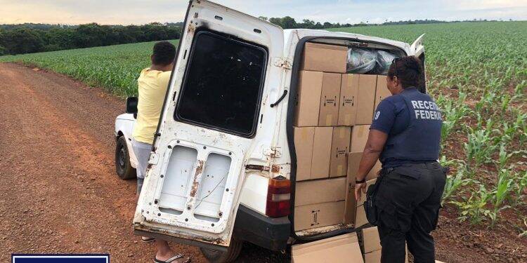 Receita Federal apreende veículo carregado com azeite argentino