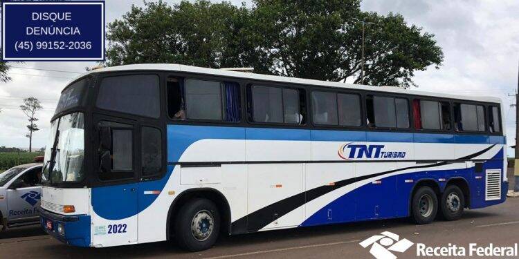 Carro e dois ônibus com agrotóxicos e anabolizantes são apreendidos