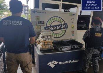 Van com 40 kg de droga é apreendida na Ponte da Amizade