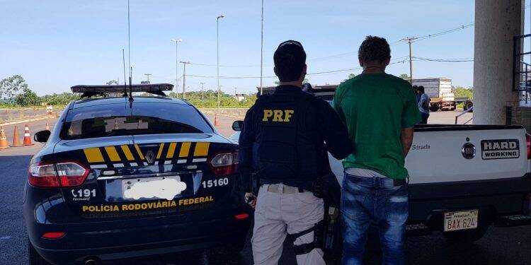 Polícia Rodoviária Federal recupera dois veículos, em Guaíra