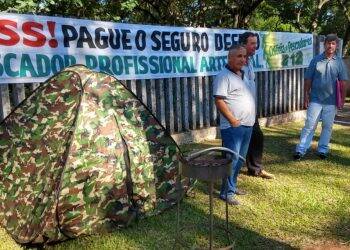 Pescadores de Foz e região protestam pelo pagamento do Seguro Defeso