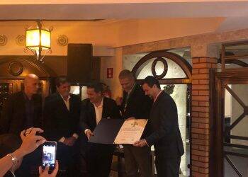 Luiz Fernando Vianna recebe honraria Ordem das Cataratas