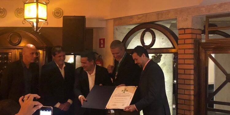 Luiz Fernando Vianna recebe honraria Ordem das Cataratas