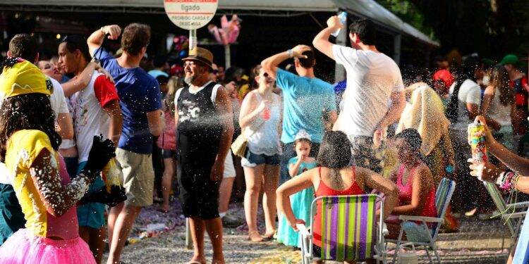 Foliões não poderão entrar com bebidas, cadeiras e caixas térmicas no Carnaval da Saudade