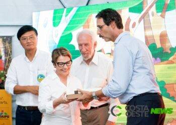 Ministra da Agricultura visita Show Rural e elogia atuação de Itaipu